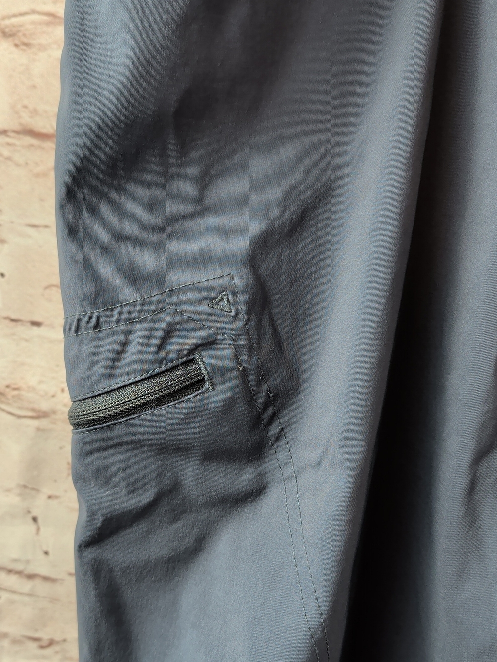 Eddie Bauer Men's Dark Gray  Pants 32 X 30 Like New - Picture 4 of 8